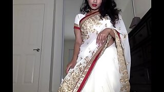 Desi Dhabi in Saree getting In the altogether and Plays with Queasy Pussy